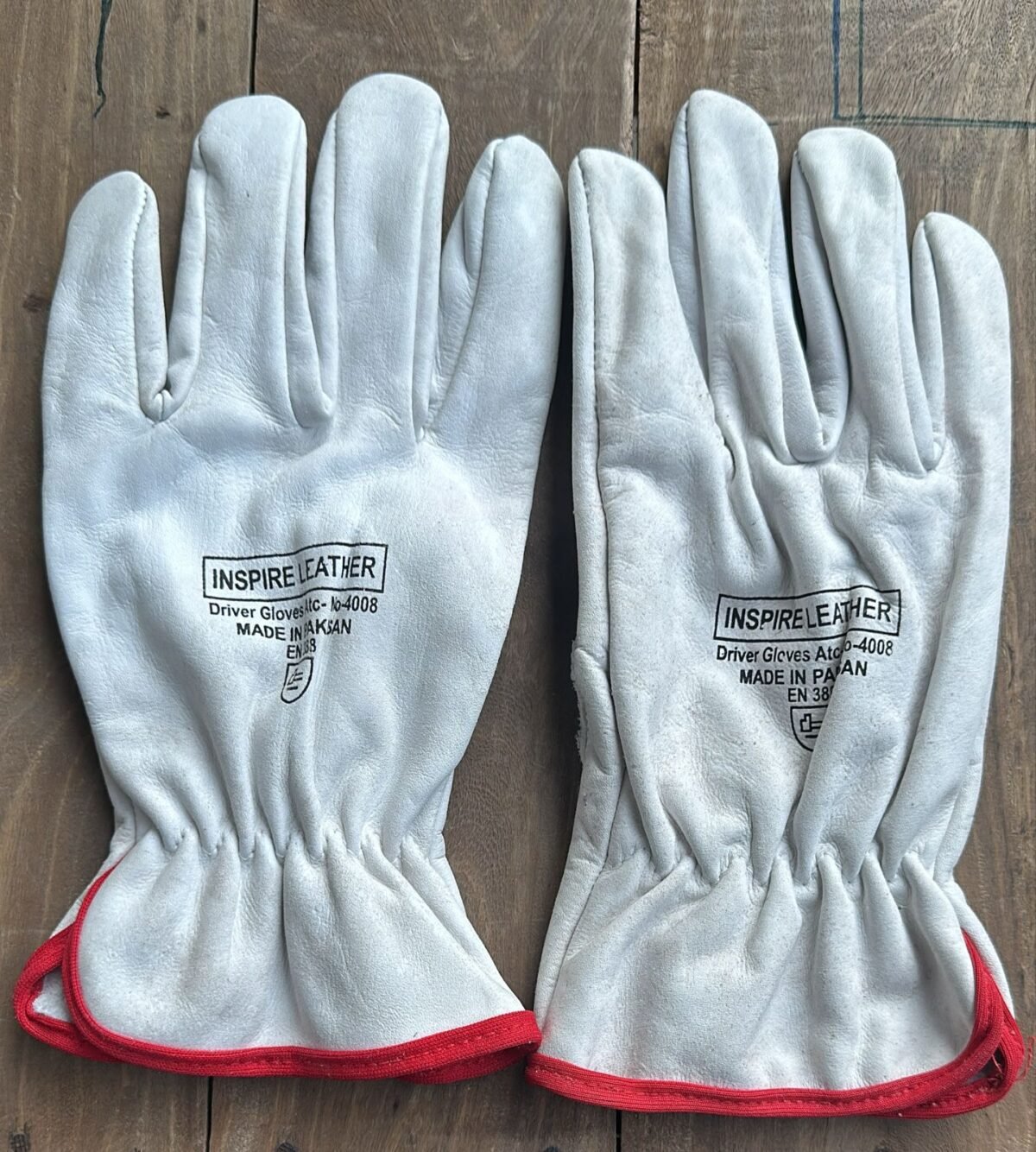 Red Lined White Driving Gloves - Image 1